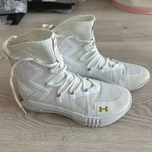 Under armour volleyball, sneakers,size 8.5